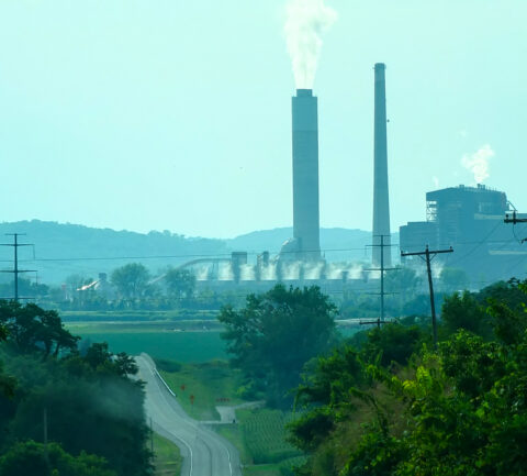 Coal-fired power plants in Latan, Mo. Credit: Thiophene_Guy, CC BY-NC-SA 2.0