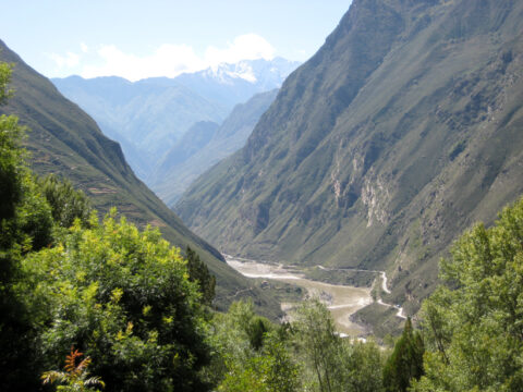 Deep gorges of Tibet’s Dadu River. Credit: rduta [https://www.flickr.com/photos/rduta/3152384089], CC BY 2.0 [https://creativecommons.org/licenses/by/2.0/legalcode] 