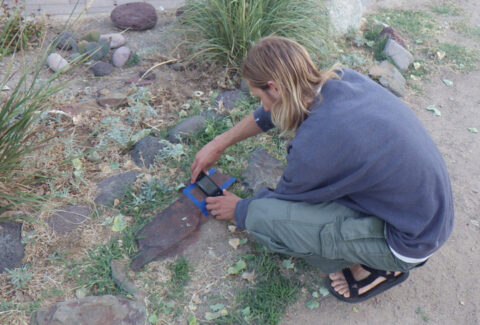 Fig. 1. During the 2014 field trip, many Earth-Centered Communication for Cyberinfrastructure (EC3) participants collected data and assessed the performance of data logging apps that use the compass-inclinometer sensors built into their phones or tablets.