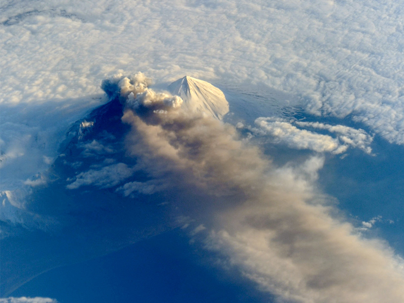 pavlof-volcano-eruption