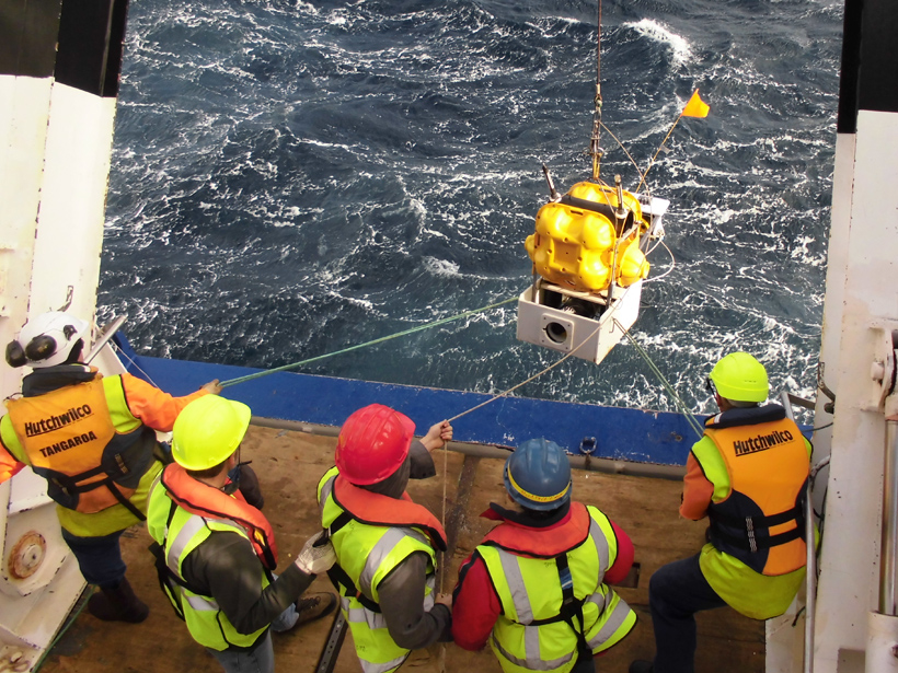 seismometer deployment offshore New Zealand