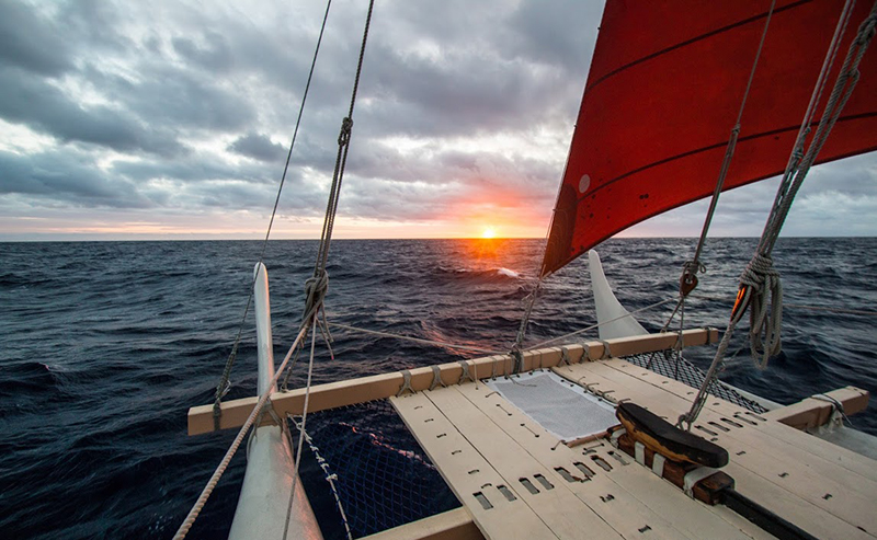 The crew can steer by swells alone.
