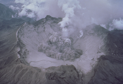 Start of a small explosion on 1 August 1991.