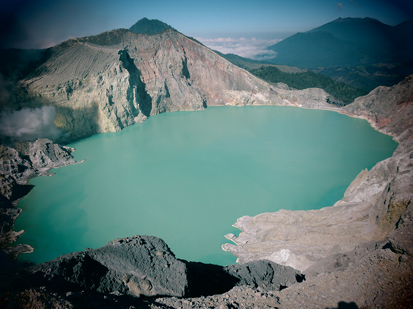 Sulfuric lake Kawah Ijen was used to study volcanic activity.