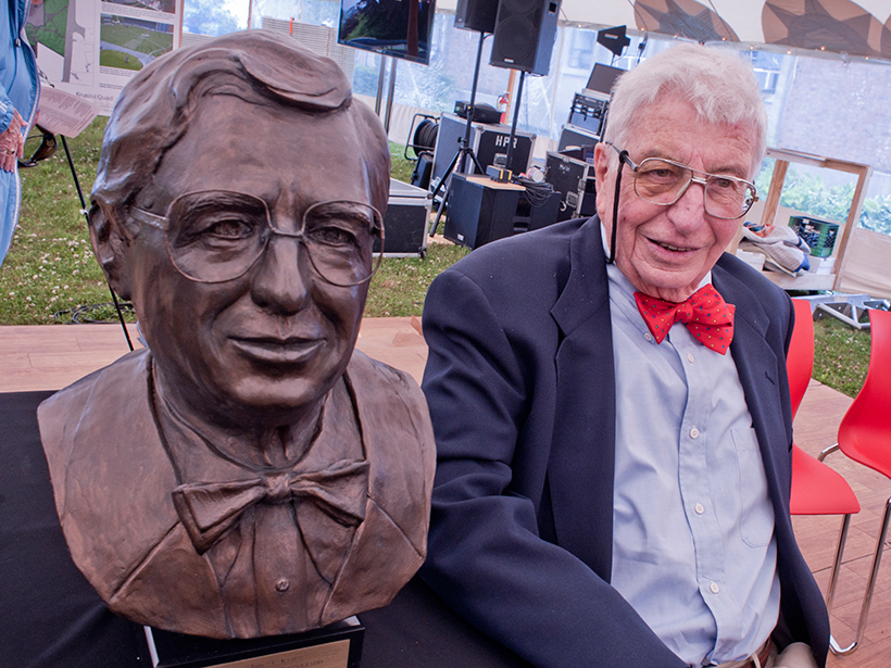 John A. Knauss sits next to a bust of himself at URI GSO’s Fiftieth Anniversary celebration.