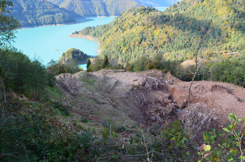 The head scarp of the active Khoko landslide faces the Enguri water reservoir.