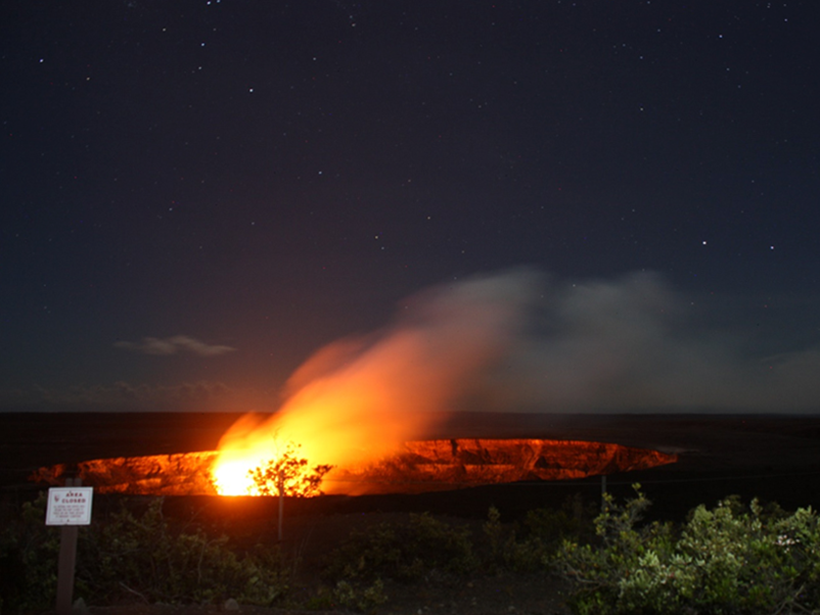 crater-kilauea-summit-caldera-volcanoes-hawaii