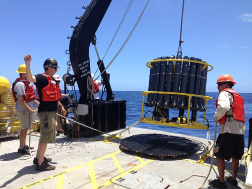 Deploying conductivity-temperature-depth instruments from R/V Oceanus for Hawaii Ocean Time-Series cruise 284 in May 2016