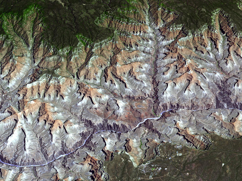 Grand canyon aerial view showing dendritic drainage.