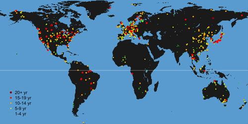 The geographical extent of the FLUXNET tower site network, including active and historical sites.