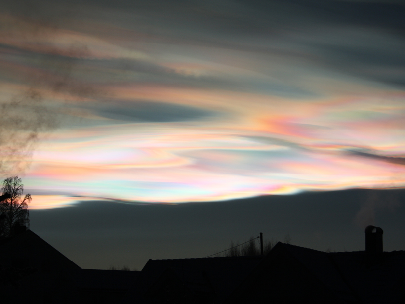 Mother-of-pearl clouds over Lørenskog, near Oslo, Norway, half an hour after sunset.