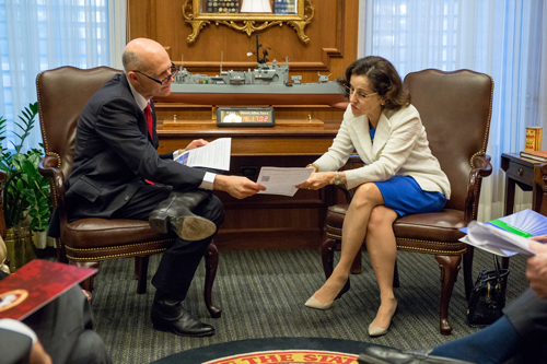 NSF director Córdova confers with Florida Governor Rick Scott and Florida State University administrators.