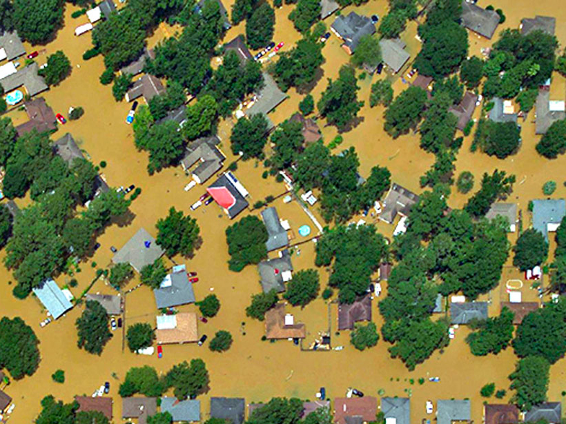 Researchers use a simplified model to reassess assumptions about floods