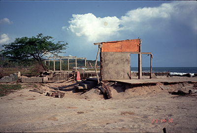 A lone wall stands on a foundation in Popoyo 3 weeks after the 1 September 1992 tsunami.