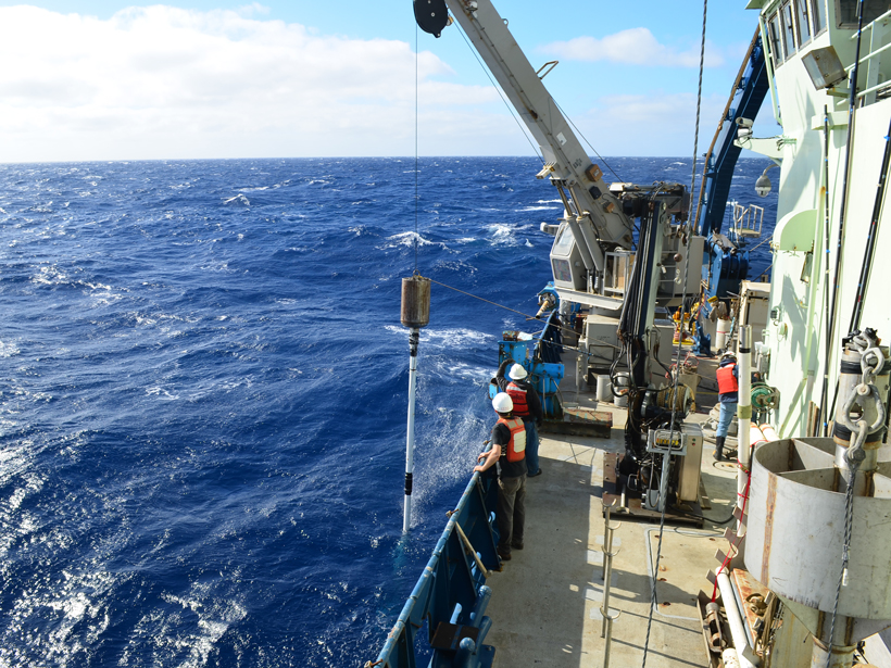 Researchers draw up sediment cores from seabed at Juan de Fuca Ridge to analyze iron and copper deposits.