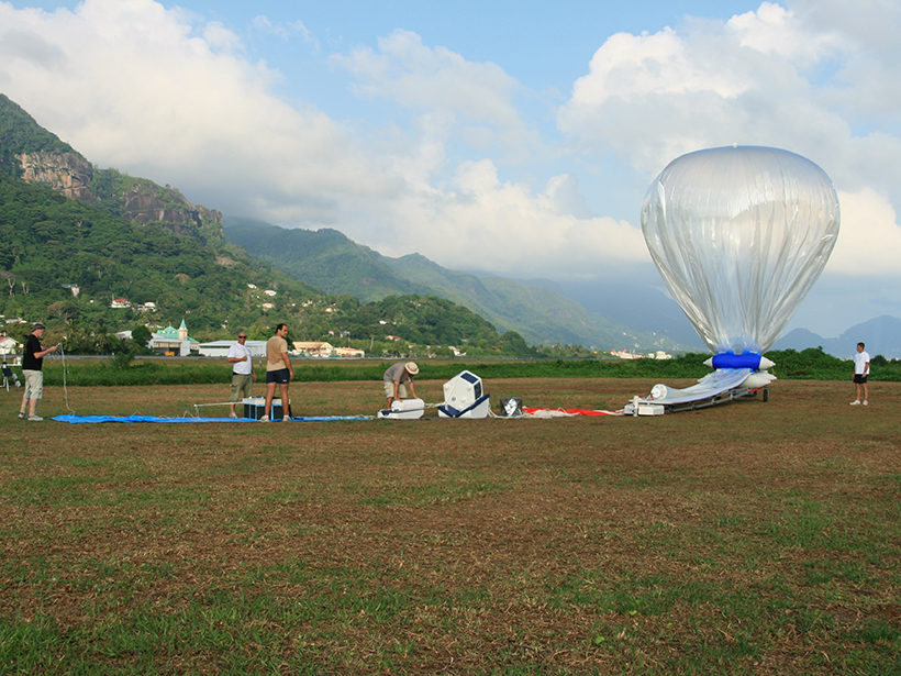 In preparation for the Stratéole 2 project, a collaboration between France and the U.S., scientists launch a helium balloon