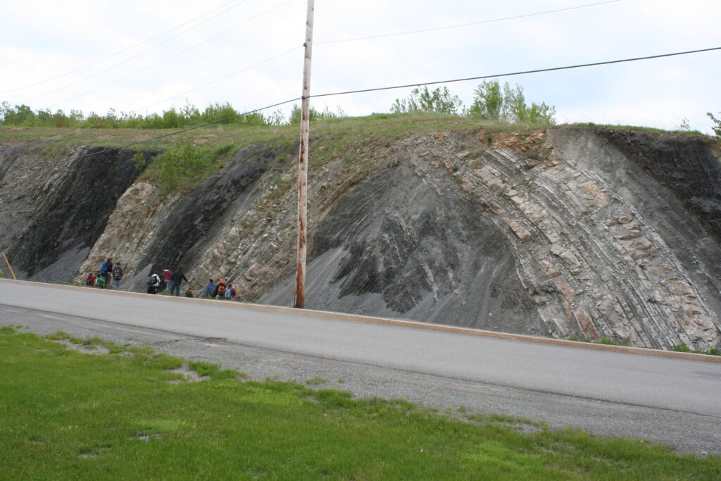 New modeling simulates how faulting and folding around blind faults influence each other.