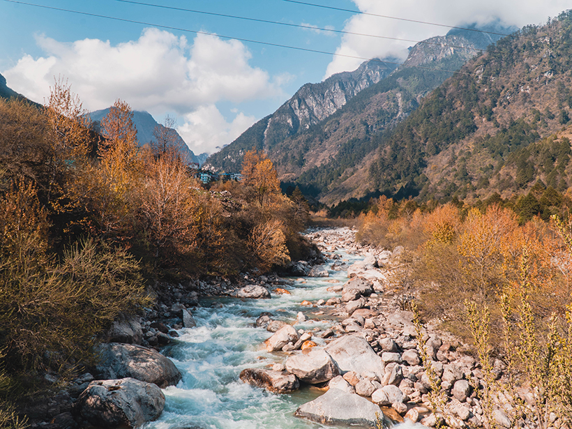 Lab-built streams reveal new insights into turbulence-driven transport in gravel streambeds