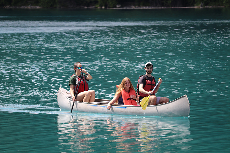 EMPOWER NRT students collect water samples near Syracuse, N.Y., during a regional field course on water and energy.
