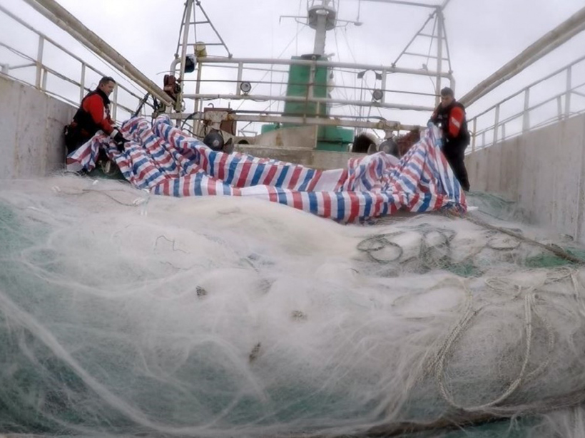 U.S. and Chinese coast guard find an illegal drift net aboard the Chinese-flagged fishing vessel Run Da.