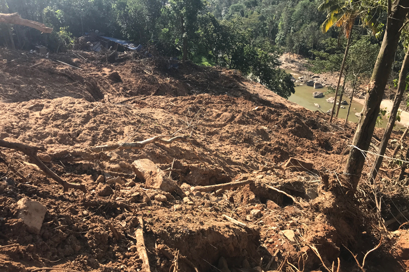 A landslide in Panniyarkutty, India that destroyed several houses and killed five people.
