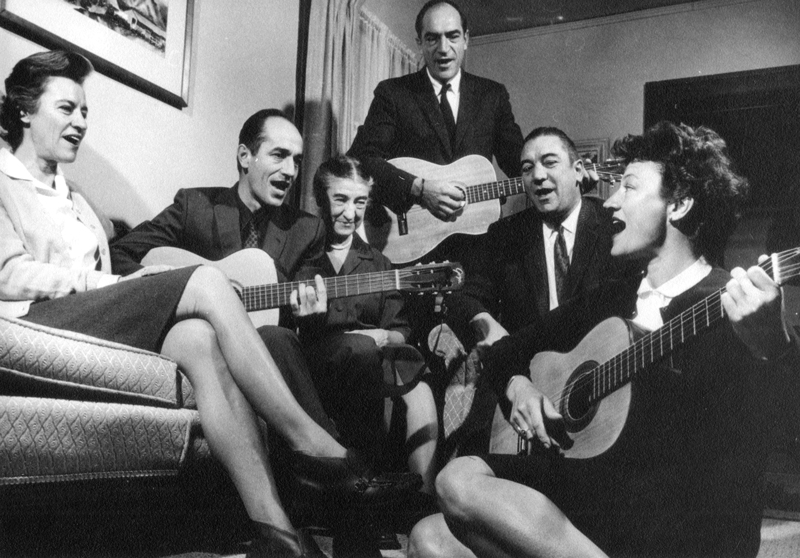 Luna Leopold, river geomorphology genius, and sisters and brothers play guitars/sing, clustered around their mom. Luna Leopold, river geomorphology genius, and sisters and brothers play guitars/sing, clustered around their mom.