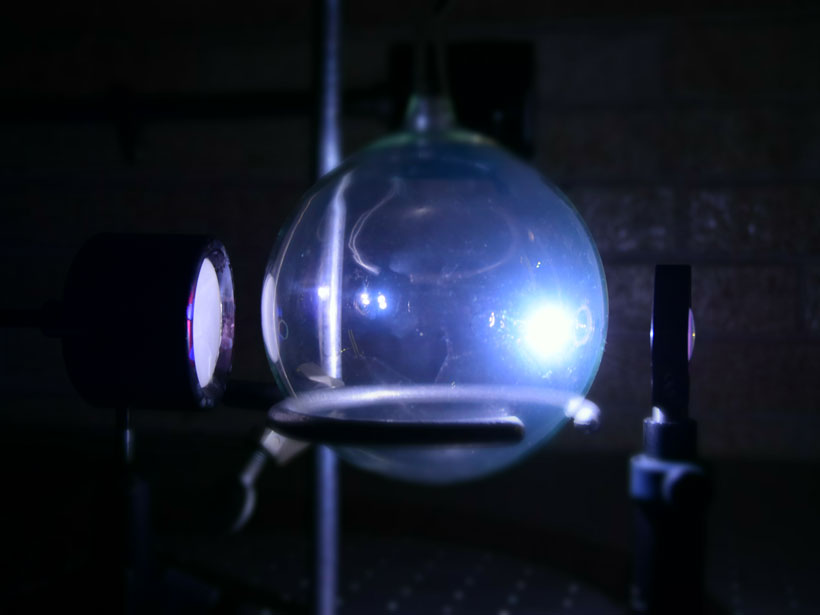 Laboratory experiment used to simulate the shock wave made by an asteroid impact on Mars