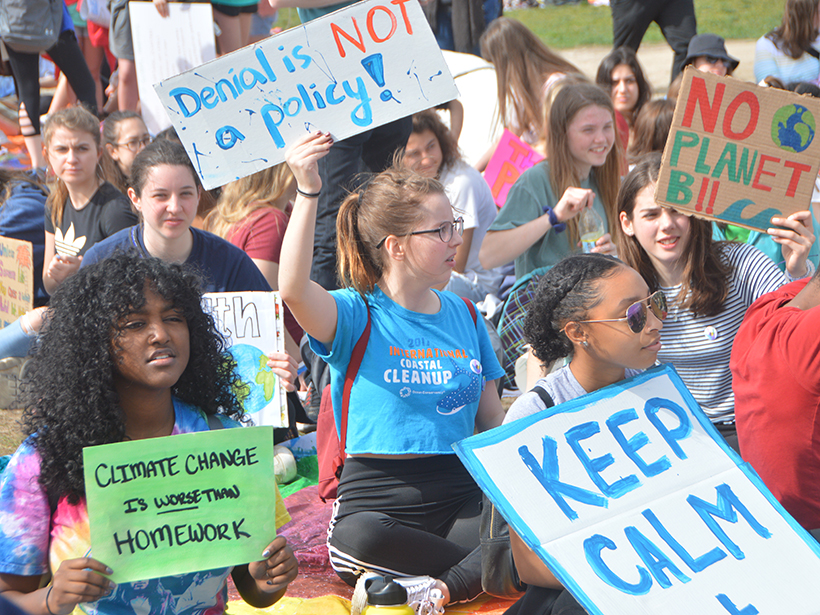 Youth Gather to Demand Action on Climate Change - Eos