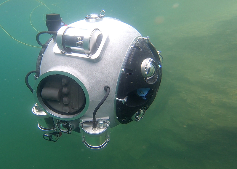 Spherical robot navigates underwater