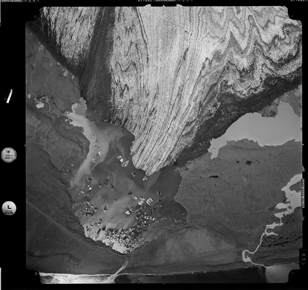 Aerial black-and-white photograph of Jökulsárlón glacial lake in 1989