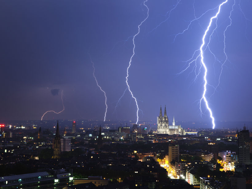 Cityscape of Cologne, including the cathedral, during a lightning-fueled thunderstorm