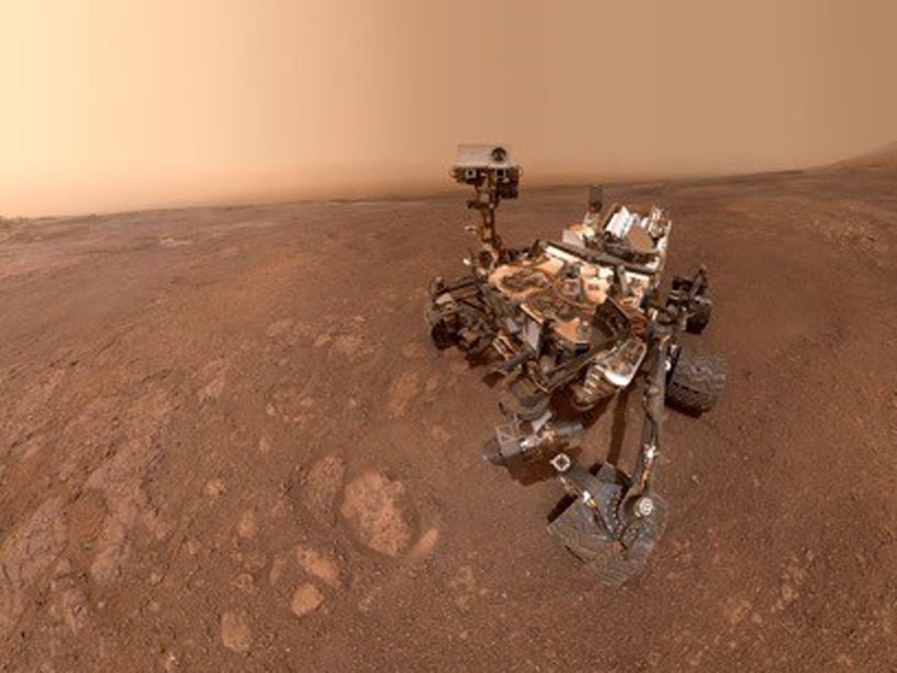 Selfie taken by the Curiosity rover at the top of Vera Rubin ridge