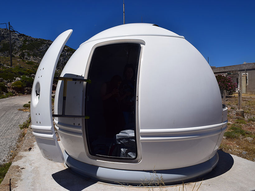 A white, rounded hut that serves as a direct Sun polarimeter