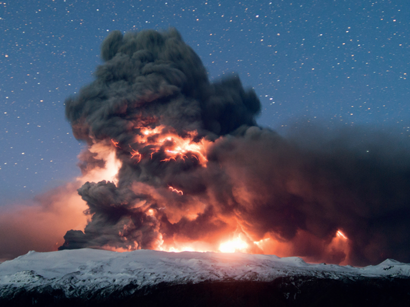 Photograph of the eruption of Eyjafjallajökull in 2010