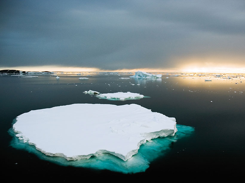 Iceberg that has broken off from the Antarctic ice sheet