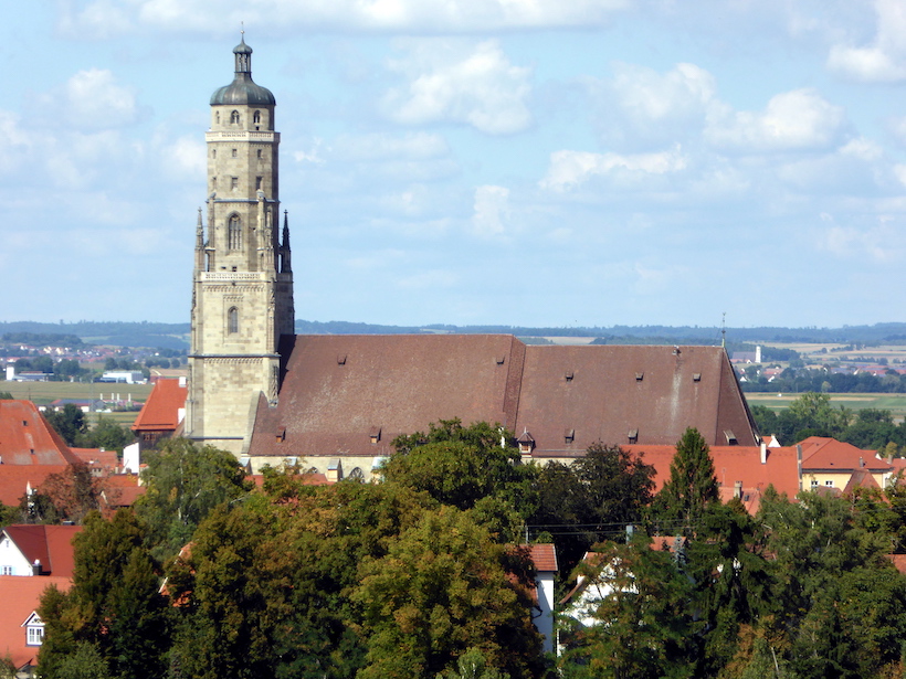 St. George's Church, Nördlingen, surrounded by red roofs.