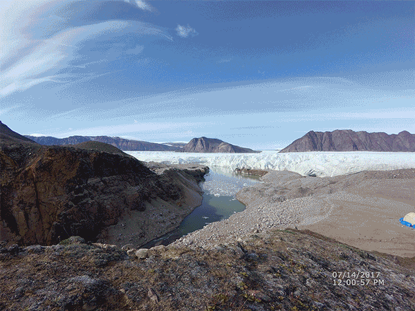 A 13-hour time-lapse video of a lake draining A 13-hour time-lapse video of a lake draining