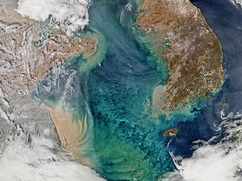 Image of remote sensing of ocean color in the Yellow Sea.