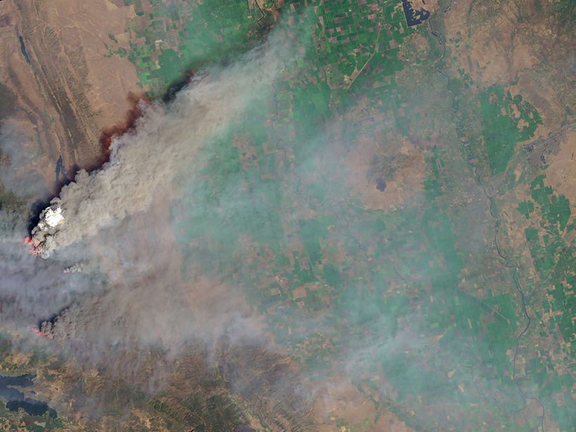 Smoke plume rising and spreading over California during the 2018 Ranch Fire