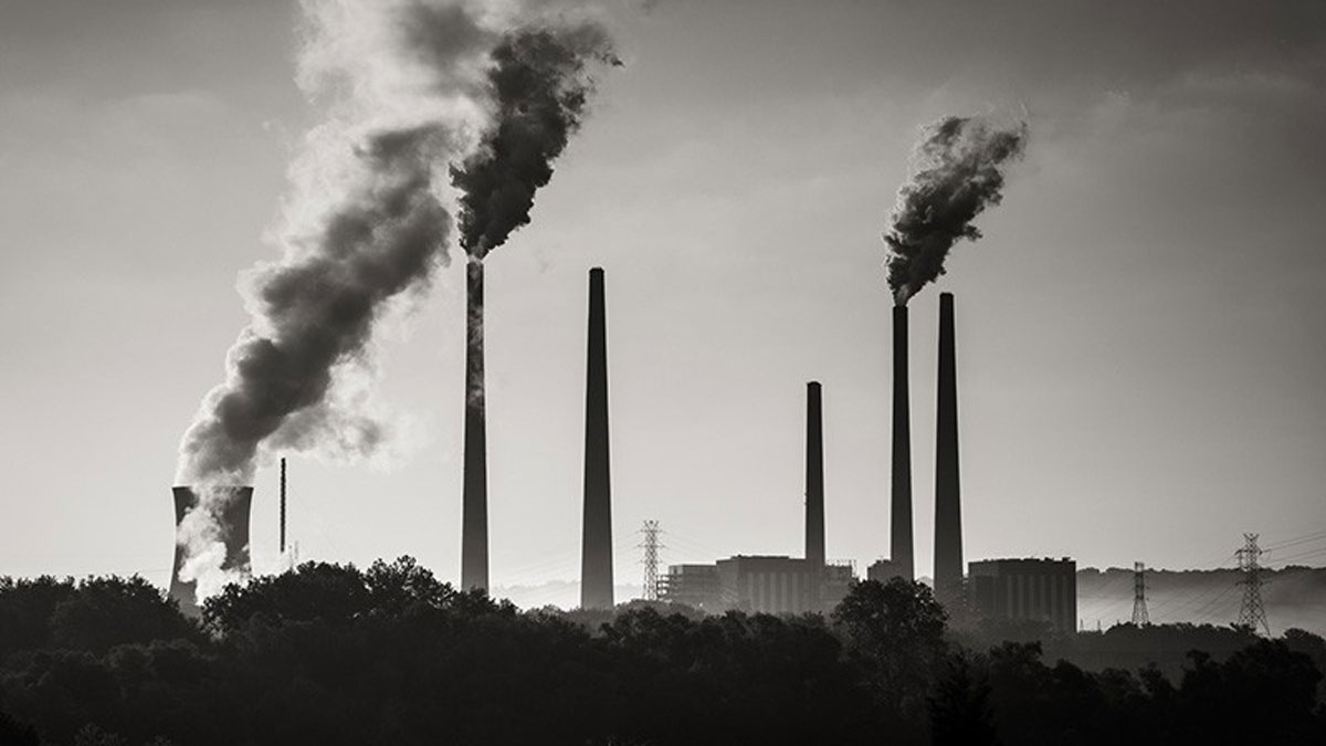 A coal-fired power plant on the Ohio River.