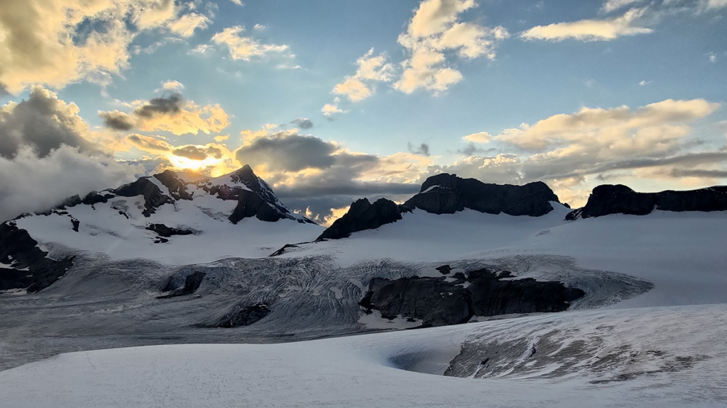 Photo of Hüfifirn, a medium-sized glacier in Central Switzerland.
