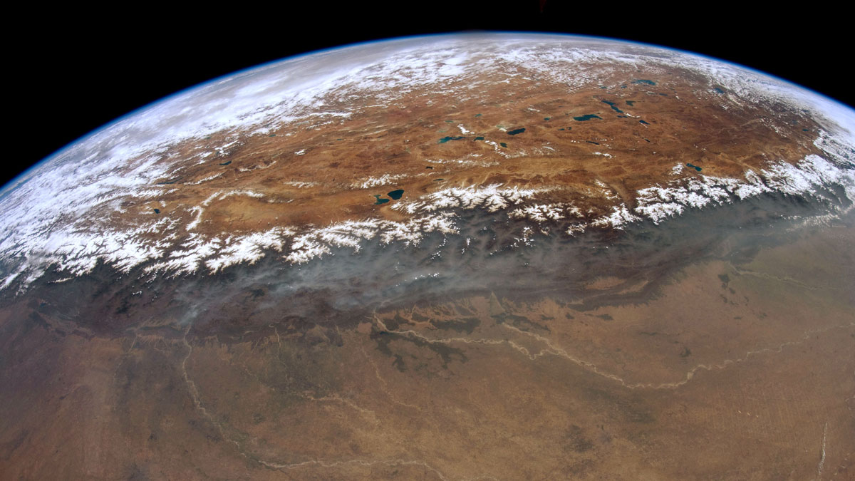 Snow-covered peaks line the southern edge of the Tibetan plateau.