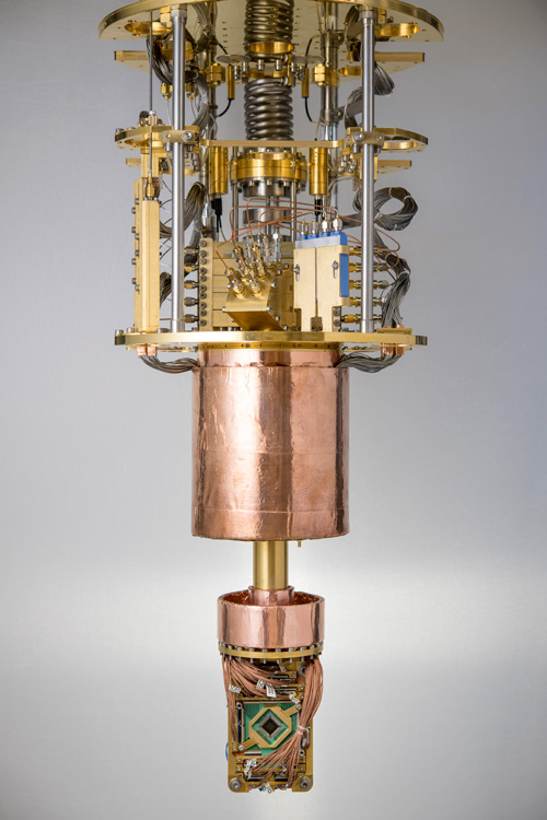 Processing unit for a quantum computer suspended below its cryogenic refrigeration apparatus