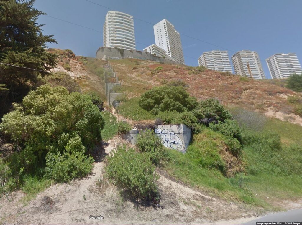 Google Streetview image of the site large erosive landform at Viña del Mar in Chile, collected in 2014.  