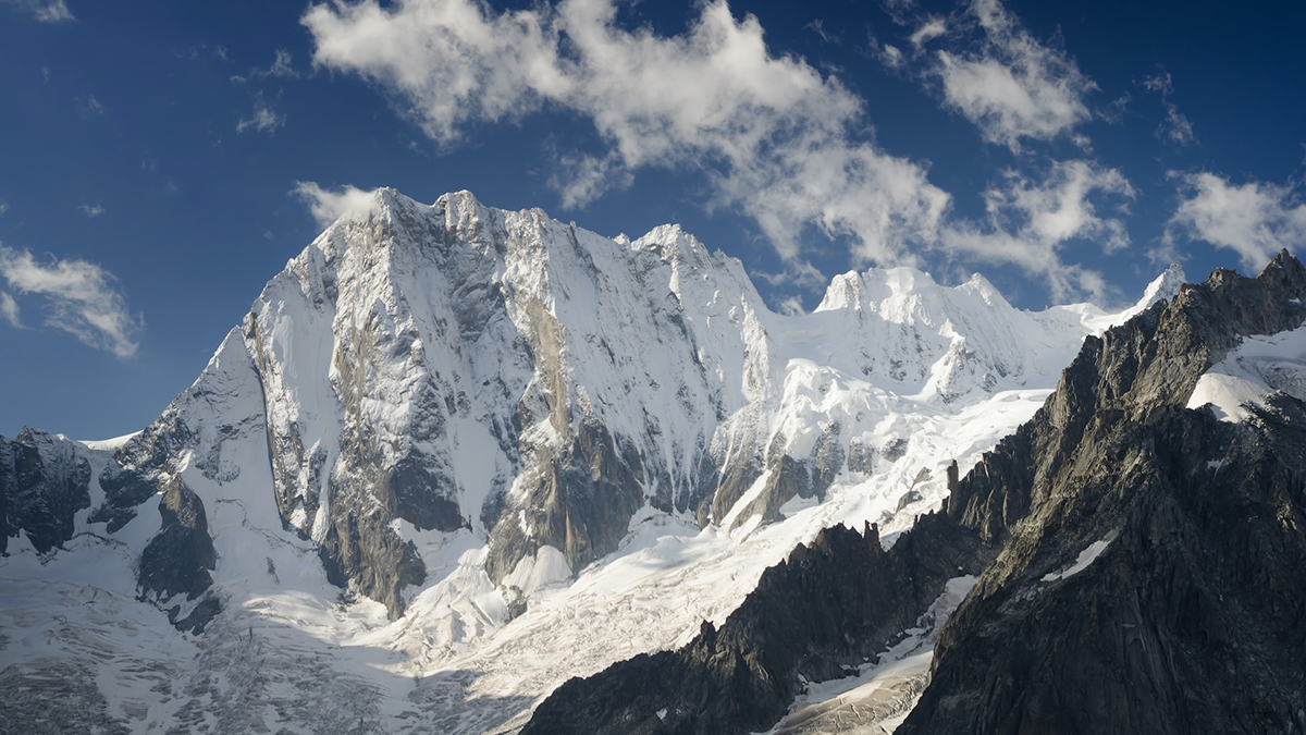 Photo of a snow covered mountain