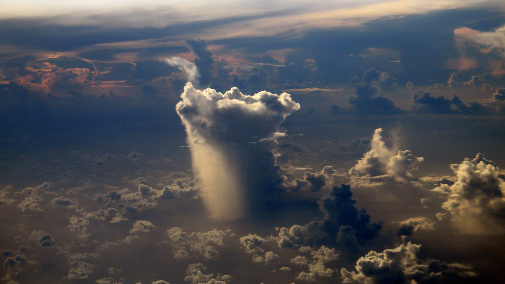 Photo of a rain cloud.