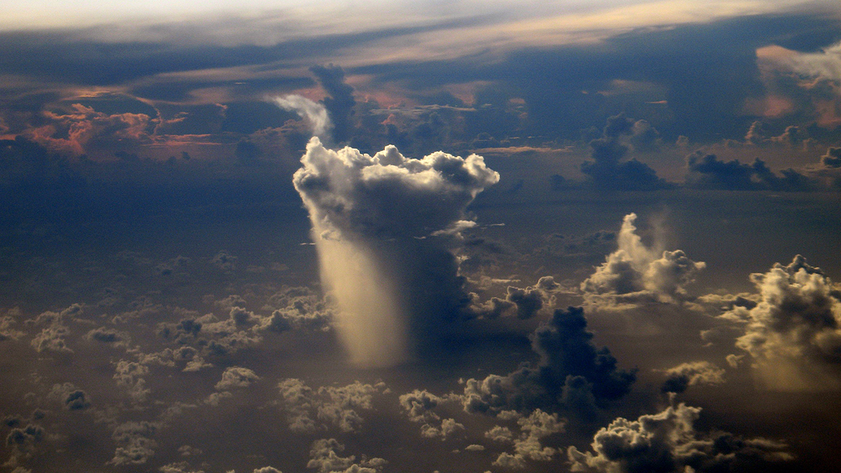 Photo of a rain cloud.