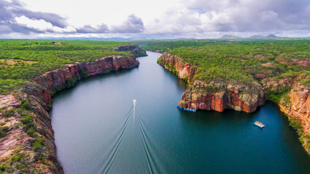 A drone photo of green mesas surrounding Brazil’s São Francisco River.