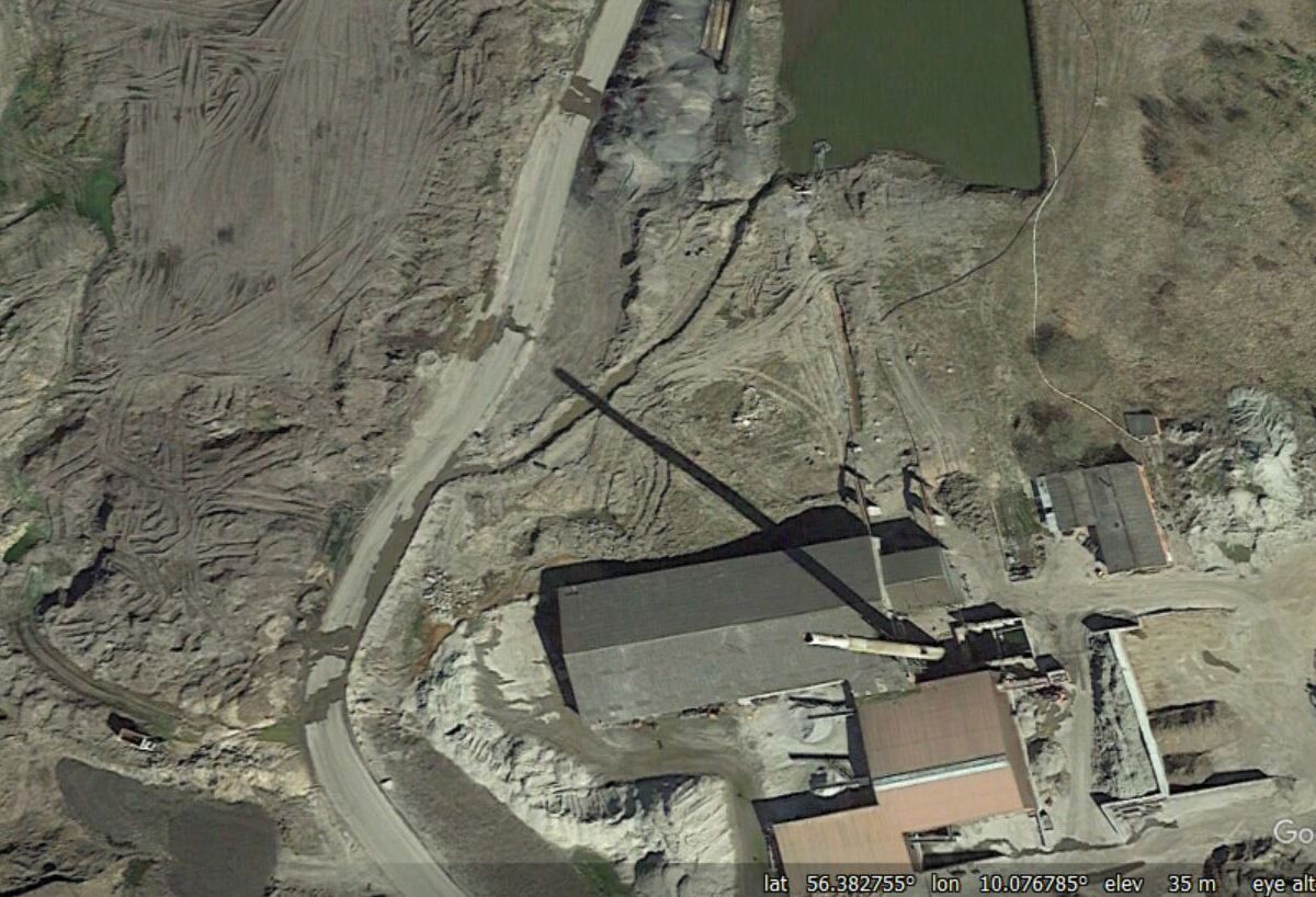 Google Earth image of the Nordic Waste site, showing the extsnive deformation from the landslide. Image collected in April 2022.