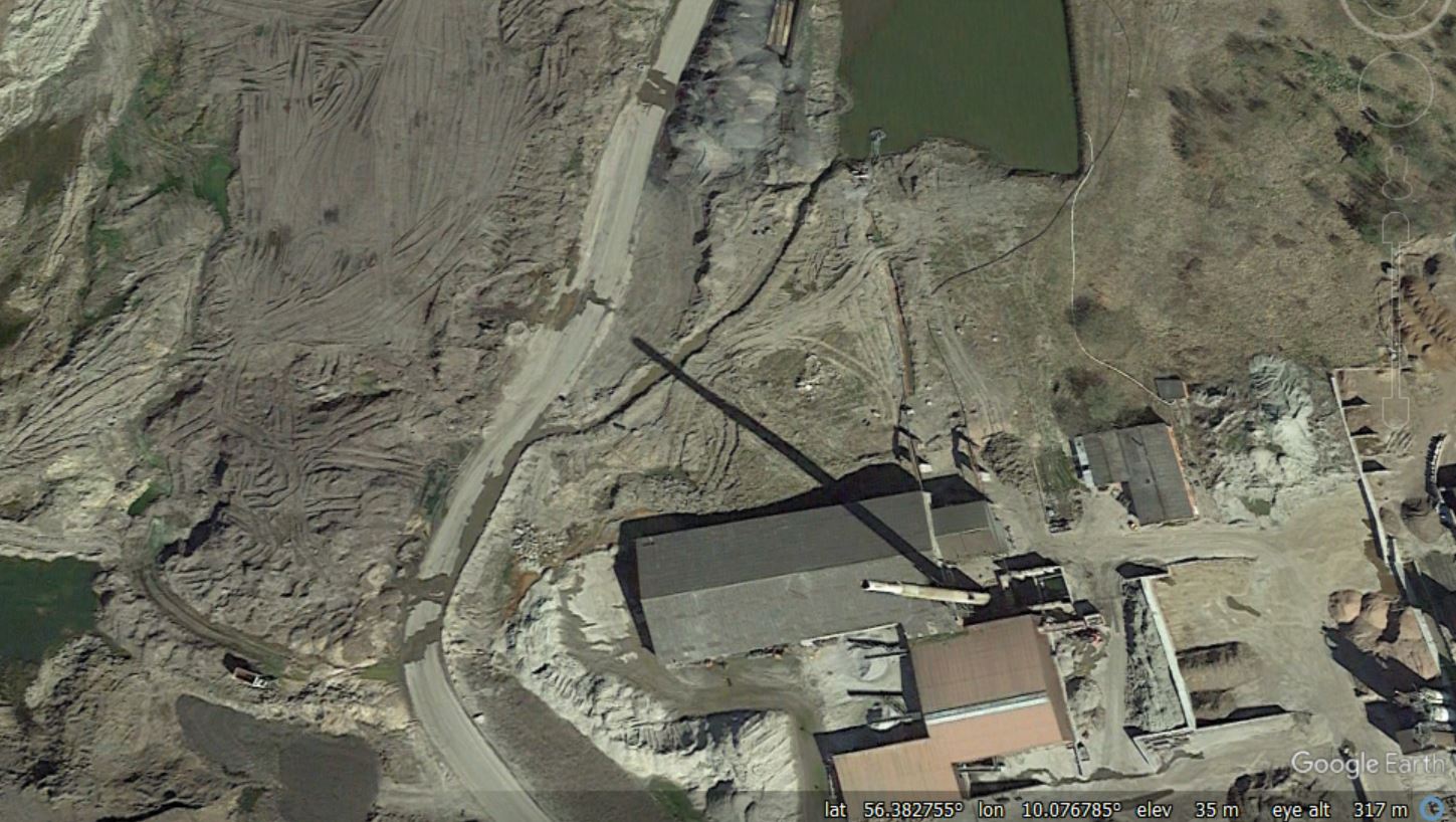 Google Earth image of the Nordic Waste site, showing the extsnive deformation from the landslide. Image collected in April 2022.